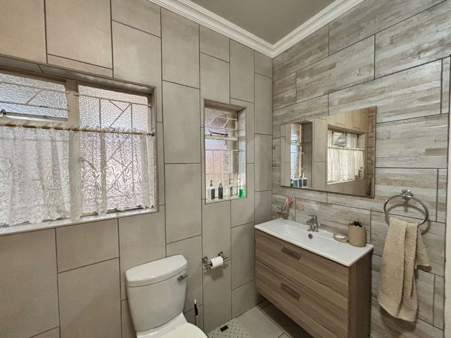6 Bedroom Property for Sale in Flamwood North West